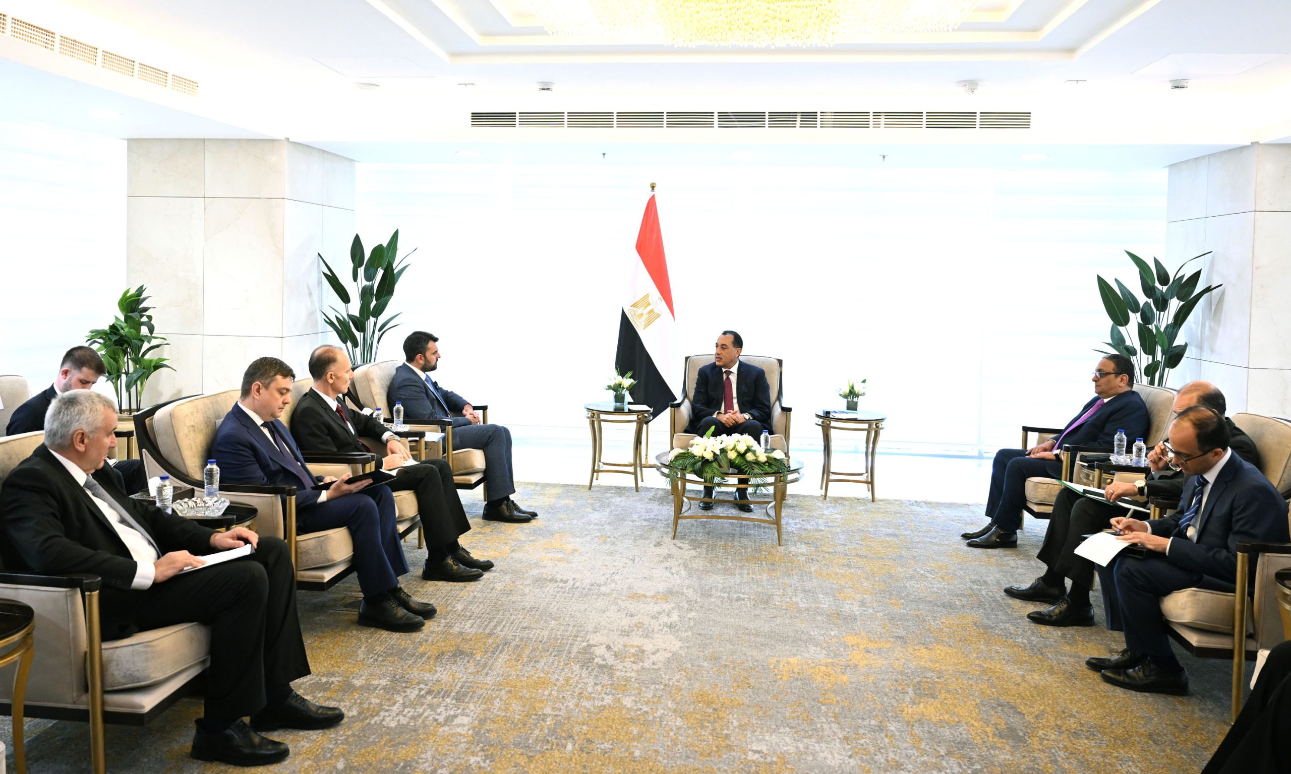 رئيس الوزراء يلتقي وزير خارجية بلغاريا