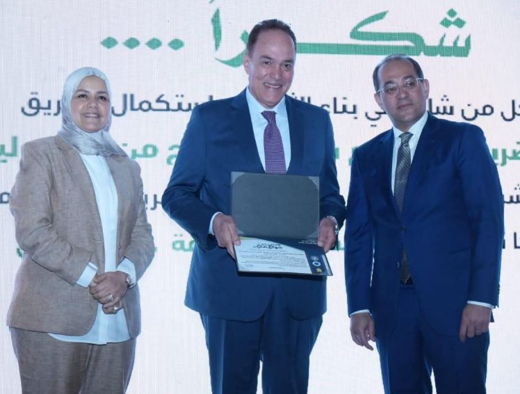 خلال التكريم