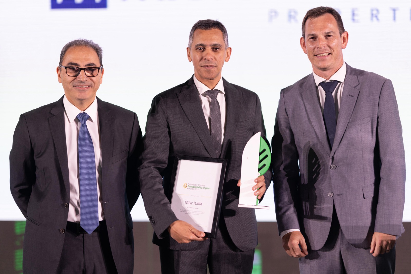 تكريم مصر إيطاليا العقارية بجائزة شنايدر إلكتريك للاستدامة 2024 