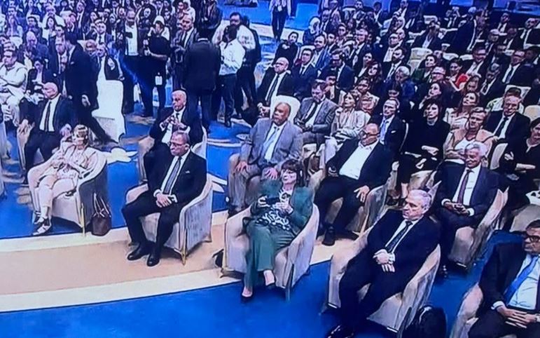 خلال المؤتمر