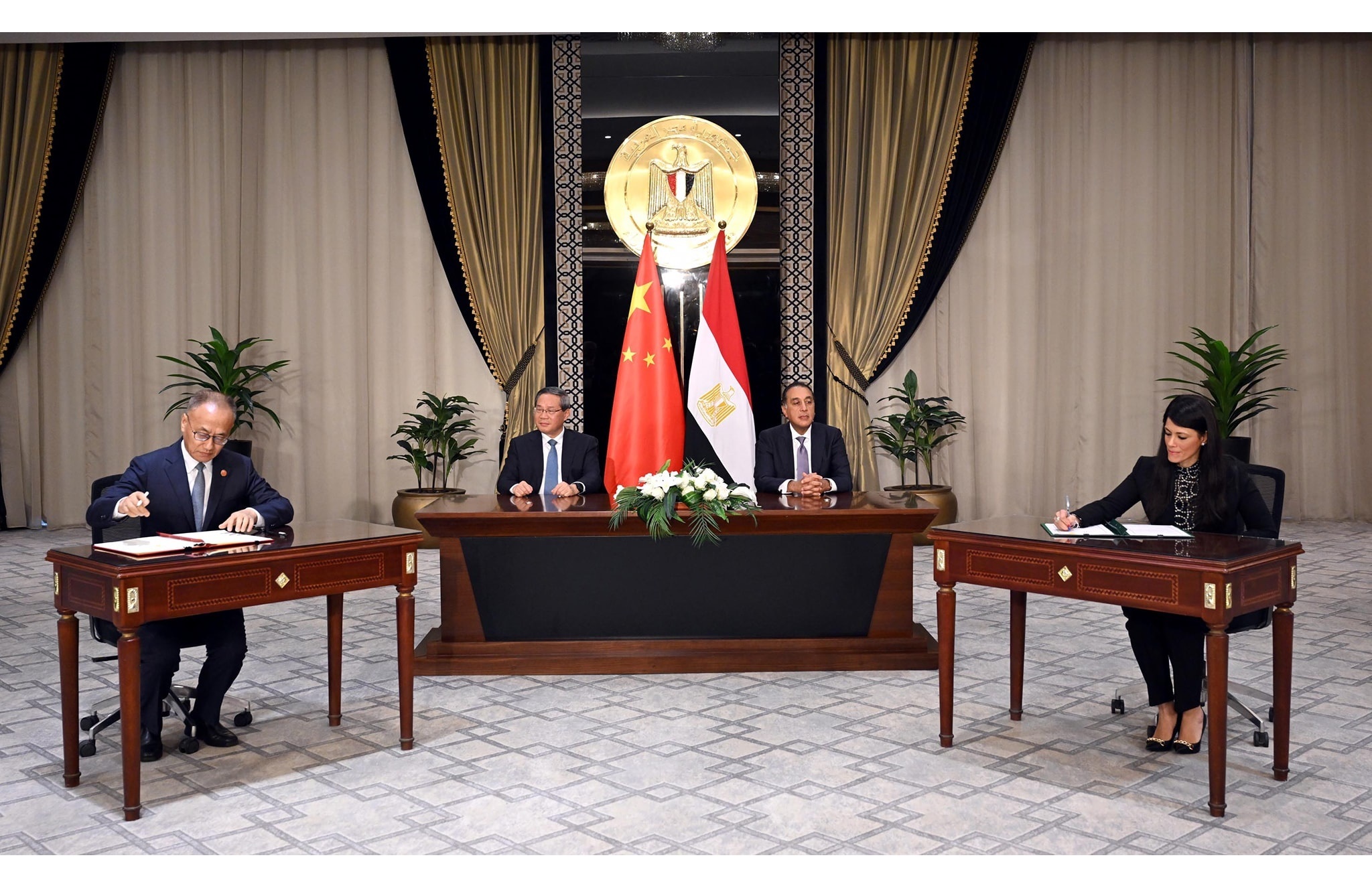 رئيس مجلس الوزراء المصري ورئيس مجلس الدولة الصيني