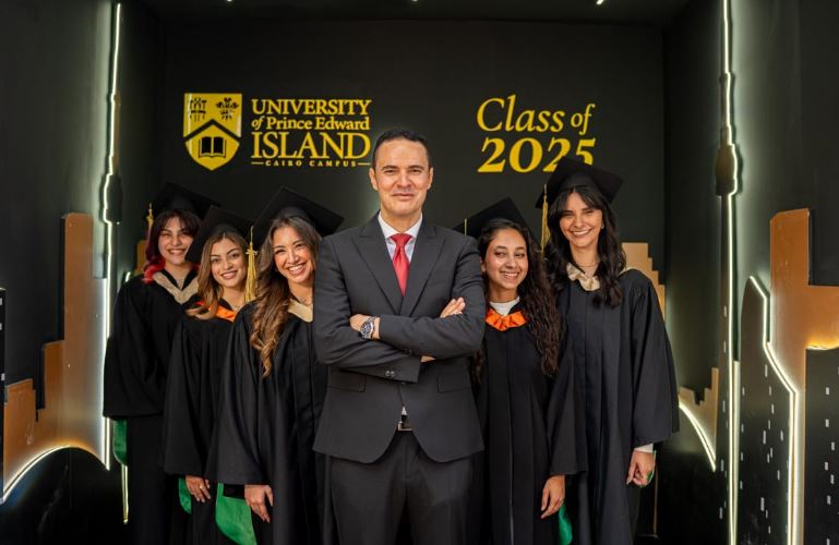 طلاب جامعة الأمير إداورد