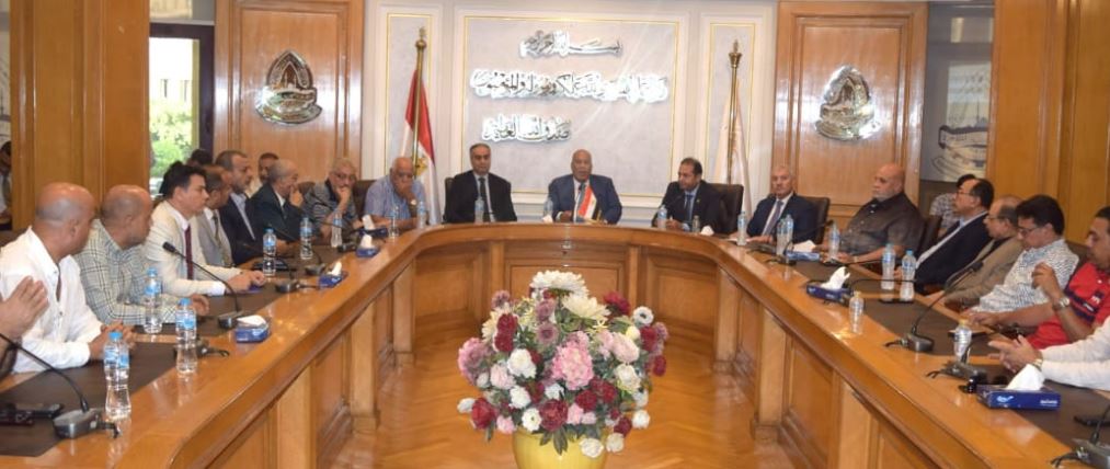 خلال الاجتماع