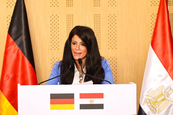 وزيرة التخطيط والتنمية الاقتصادية 