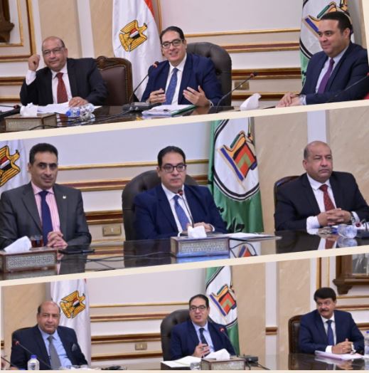خلال الاجتماع