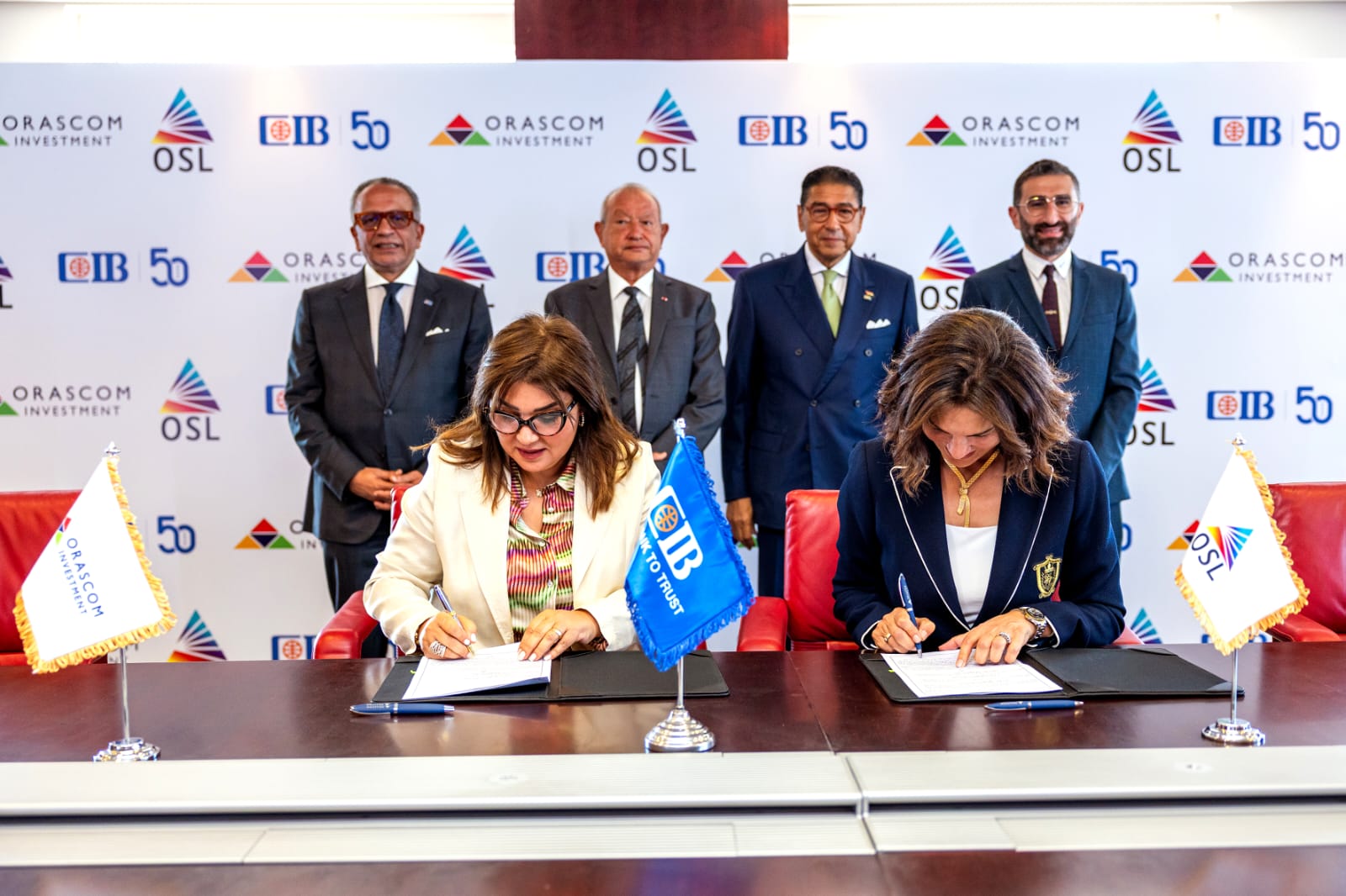 توقيع عقد تمويل بين OSL وبنك CIB لتطوير عروض الصوت والضوء بأهرامات الجيزة