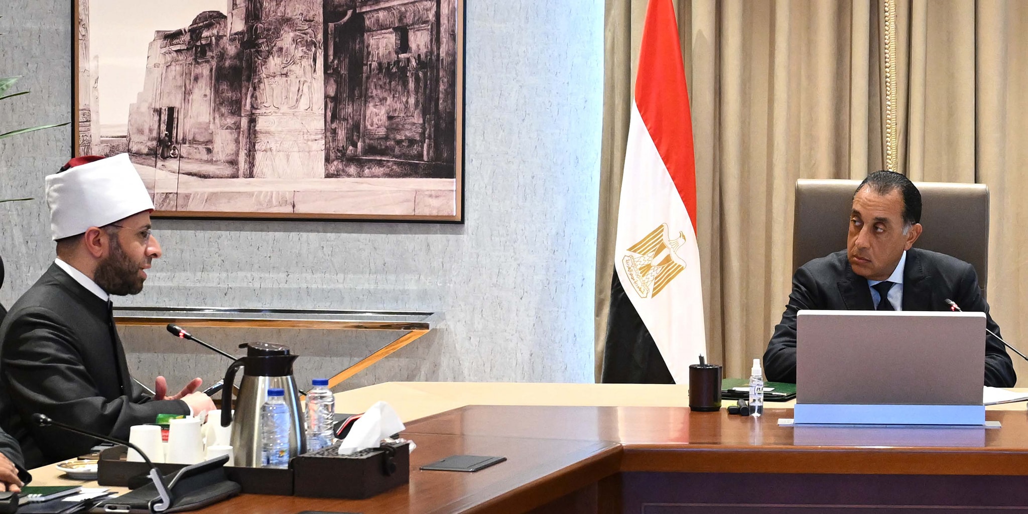 رئيس الوزراء يتابع جهود الوزارة وهيئة الأوقاف المصرية