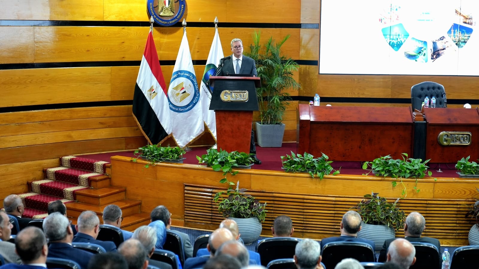 المهندس كريم بدوي وزير البترول والثروة المعدنية