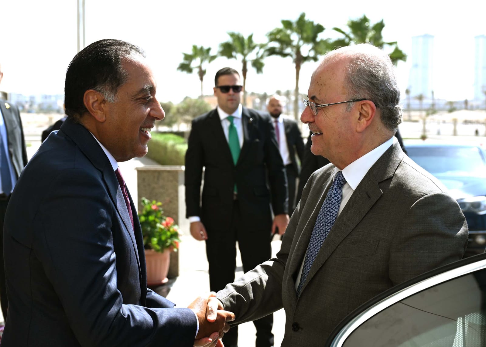 رئيس الوزراء أثناء استقبال نظيره الفلسطيني