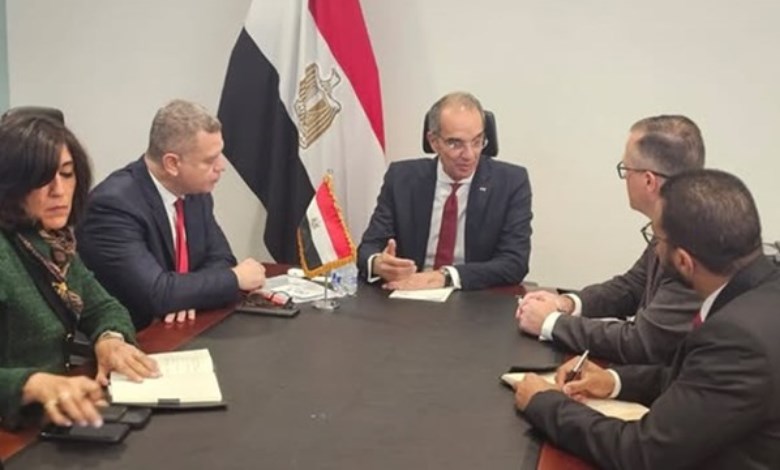 الدكتور عمرو طلعت وزير الاتصالات