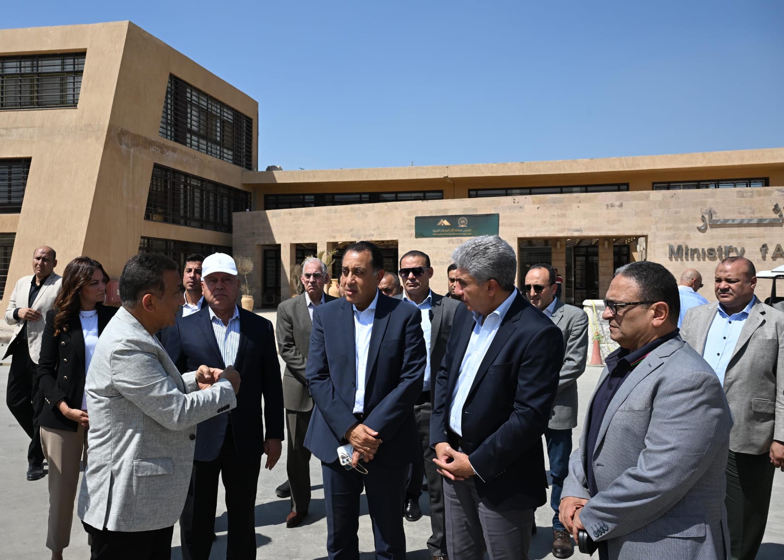 مدبولي أثناء الجولة