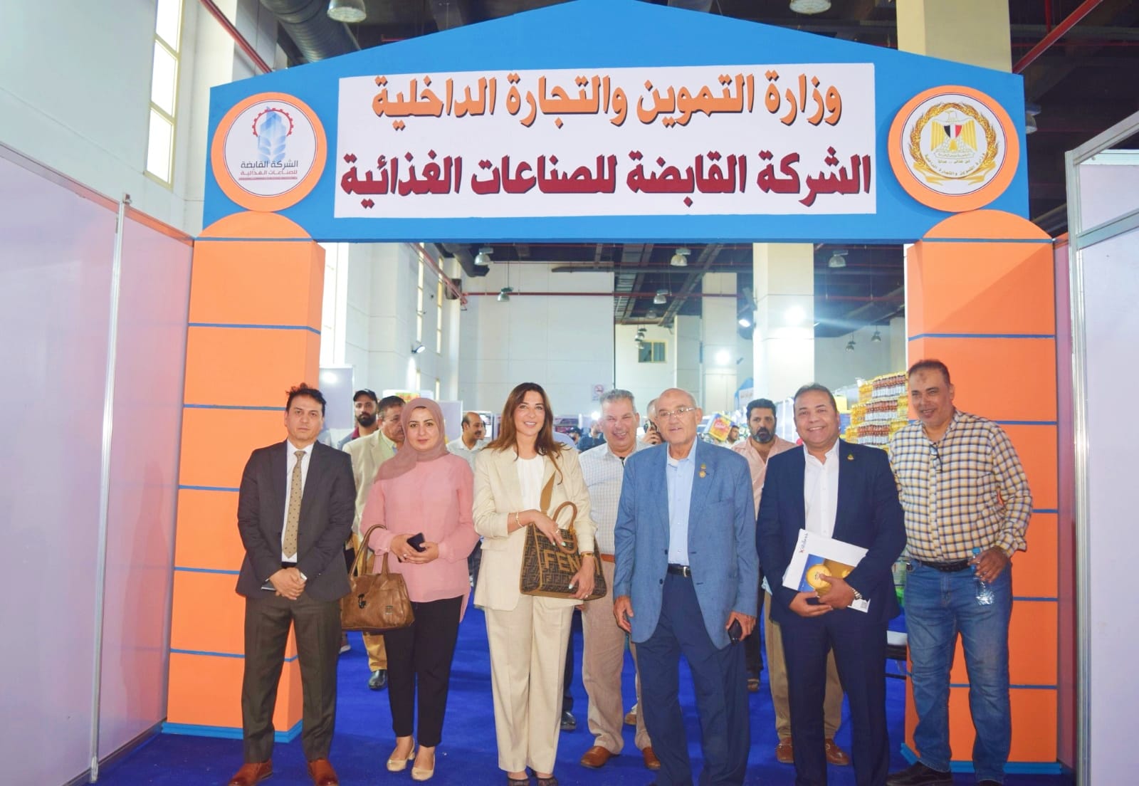 لجنةالمعارض تتفقد أهلا مدارس