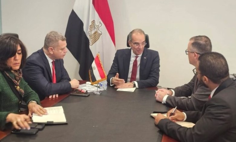 وزير الاتصالات خلال زيارته إلى أمريكا
