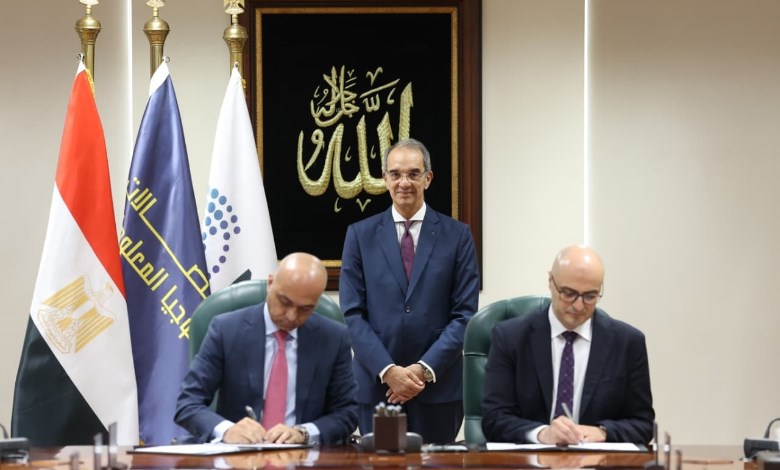  الدكتور عمرو طلعت وزير الاتصالات