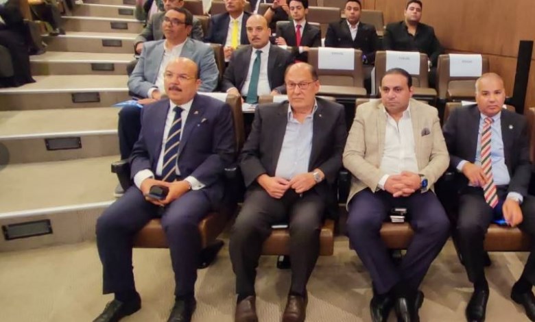 الجمل خلال المشاركة فى المنتدى