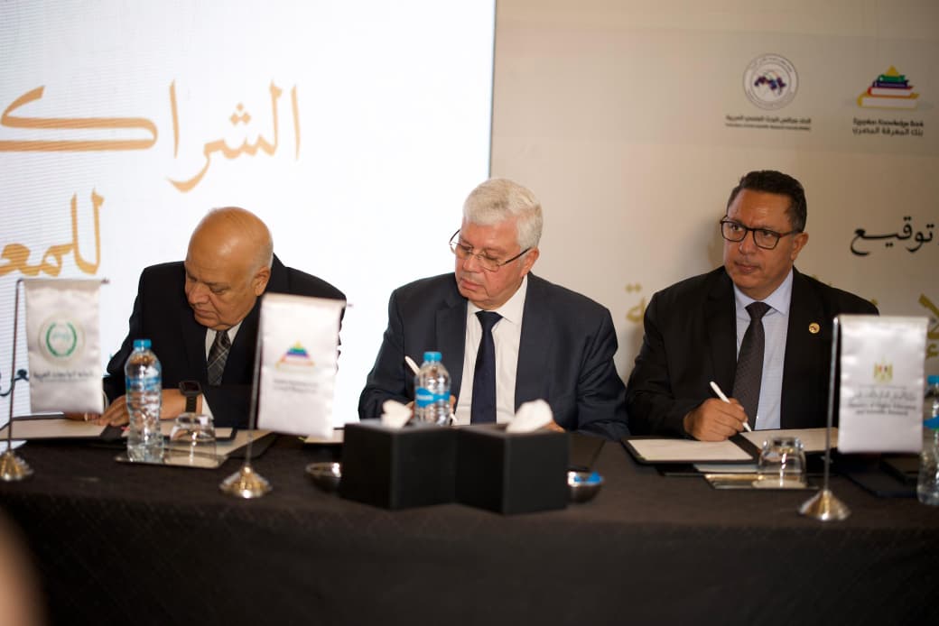 خلال توقيع الاتفاقيات
