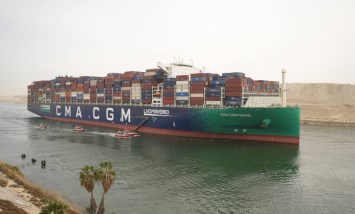 قناة السويس تشهد عبور سفينة الحاويات العملاقة CMA CGM SEINE