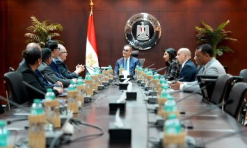 وزير الاستثمار يبحث مع وفد شركتي " ايفولف" و"ستونيكس " خططهم للتوسع في السوق المصري 