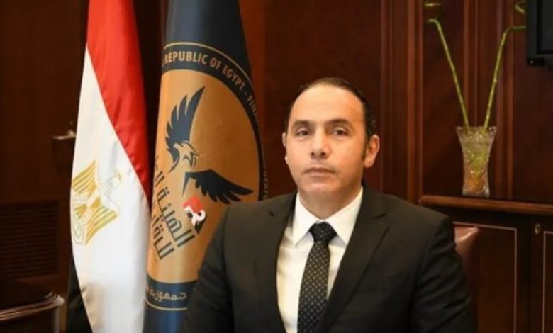  أستاذ التمويل بالجامعة الأمريكية ورئيس البورصة المصرية