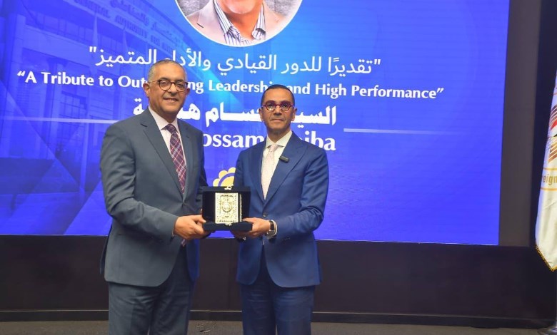 كرم المهندس حسن الخطيب، وزير الاستثمار والتجارة الخارجية ، السيد حسام هيبة الرئيس التنفيذي السابق للهيئة العامة للاستثمار والمناطق الحرة 