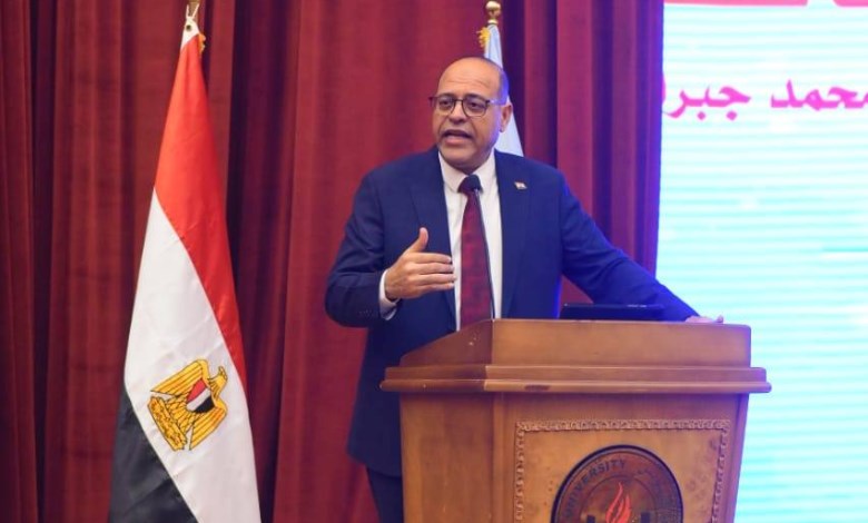  وزير العمل