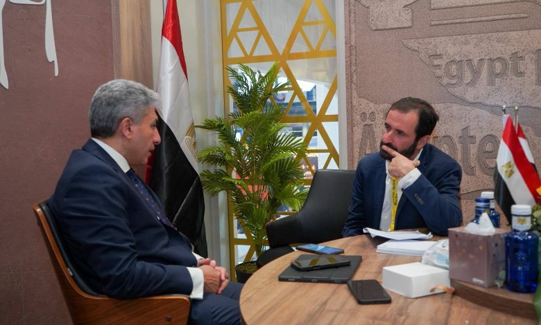 وزير السياحة والآثار