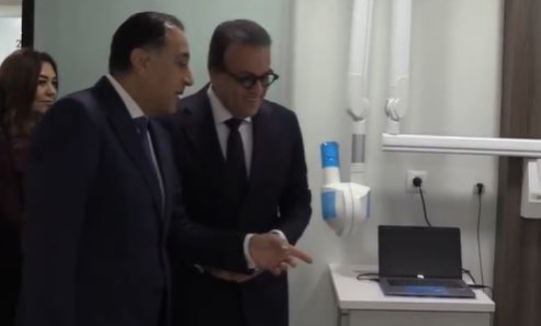 رئيس الوزراء أثناء الزيارة