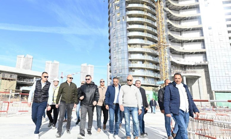 وزير الإسكان يتابع موقف تنفيذ أبراج "الداون تاون" 