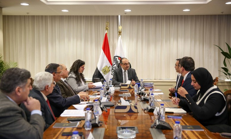 “شيمي” يبحث مع مستثمرين أتراك فرص التعاون في صناعة الملابس 