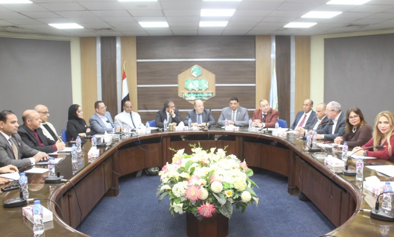 مستثمرو العاشر من رمضان يناقشون مشكلات الصناعة و الاستعداد لمبادرة تكامل و تكافل