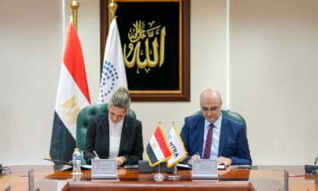 أثناء التوقيع