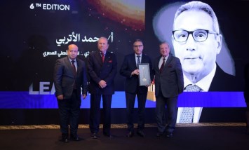 LEADERS AWARD  تكرم محمد الأتربى رئيس البنك الأهلى المصرى بقلادة توت عنخ آمون