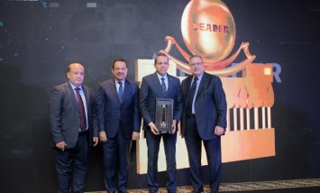 LEADERS AWARD  تكرم تامر ناصر رئيس"سيتي إيدج" بقلادة توت عنخ آمون