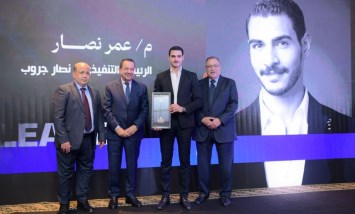 LEADERS AWARD تكرم عمر نصار عضو مجلس إدارة نصار جروب  بقلادة توت عنخ آمون