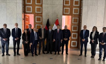وزير الزراعة خلال اجتماعه  فى برلين