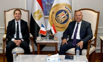 وزير الصناعة والنقل يلتقى السفير الفرنسى