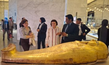 لينا مندوني وزيرة الثقافة بجمهورية اليونان