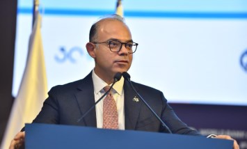 الدكتور محمد فريد وزير الاستثمار والتجارة الخارجية 