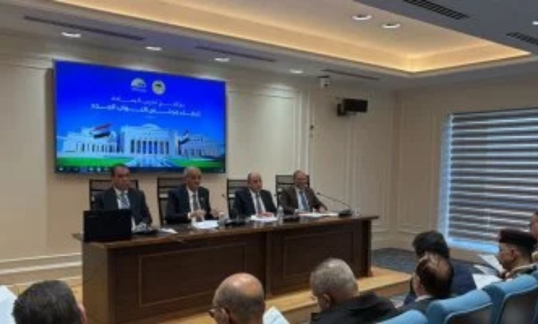 اللجنة أثناء انعقادها