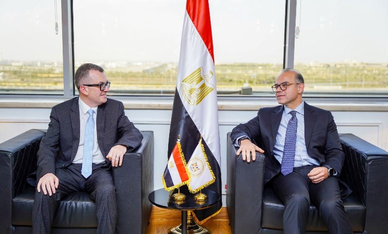  وزيرا التخطيط والاستثمار 