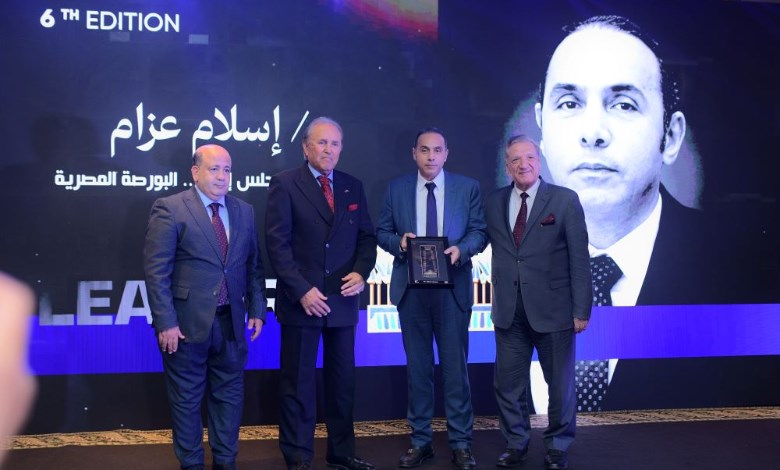 LEADERS AWARD  تكرم إسلام عزام رئيس البورصة بقلادة توت عنخ آمون