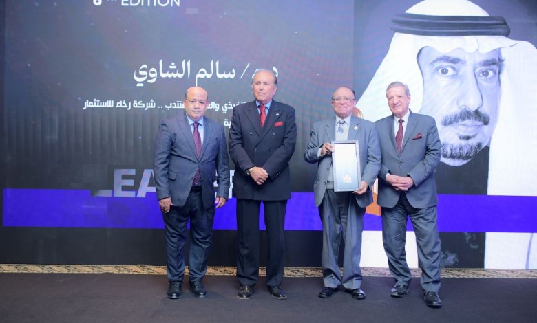 LEADERS AWARD  تكرم سالم الشاوى رئيس شركة رخاء  بقلادة توت عنخ آمون