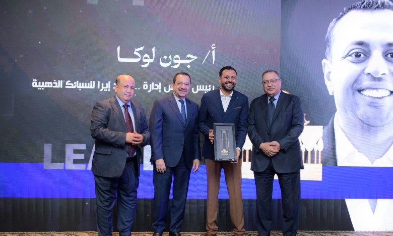 LEADERS AWARD تكرم جون لوكا رئيس جولد إيرا بقلادة توت عنخ آمون