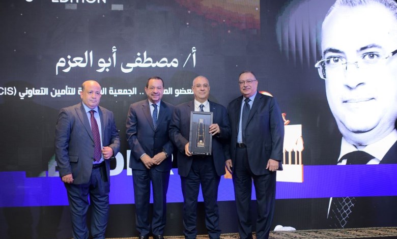 LEADERS AWARD تكرم مصطفى أبو العزم بقلادة توت عنخ آمون  