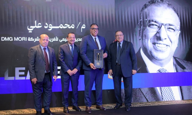 LEADERS AWARD تكرم محمود علي المدير الإقليمى لـ DMG MORI بقلادة توت عنخ آمون  
