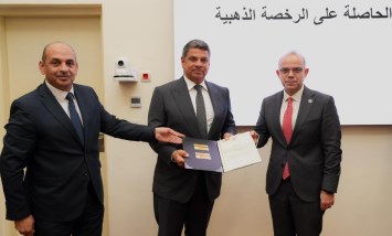 وزير الاستثمار يُسلم رخص ذهبية لـ 8 مشروعات مصرية وأجنبية وعربية  