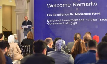 الدكتور محمد فريد وزير الاستثمار والتجارة الخارجية 