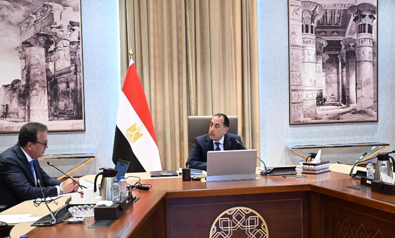 رئيس الوزراء خلال اللقاء مع وزير الصحة