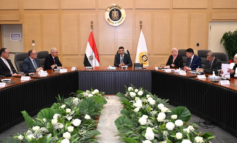 وزير الصناعةمع رؤساء الغرف الصناعية