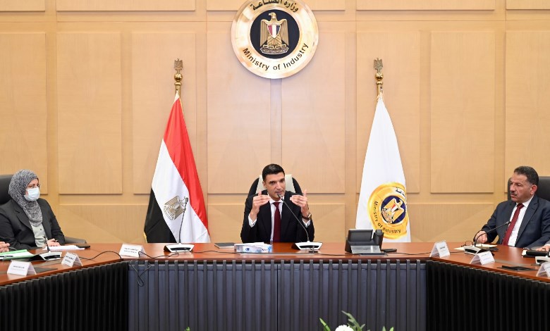 خالد هاشم، وزير الصناعة